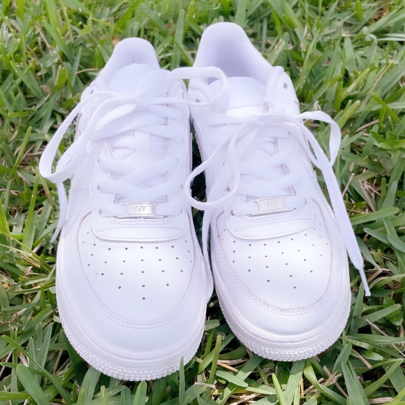 Nike Shoes - Size 7 Nike AIR FORCE 1